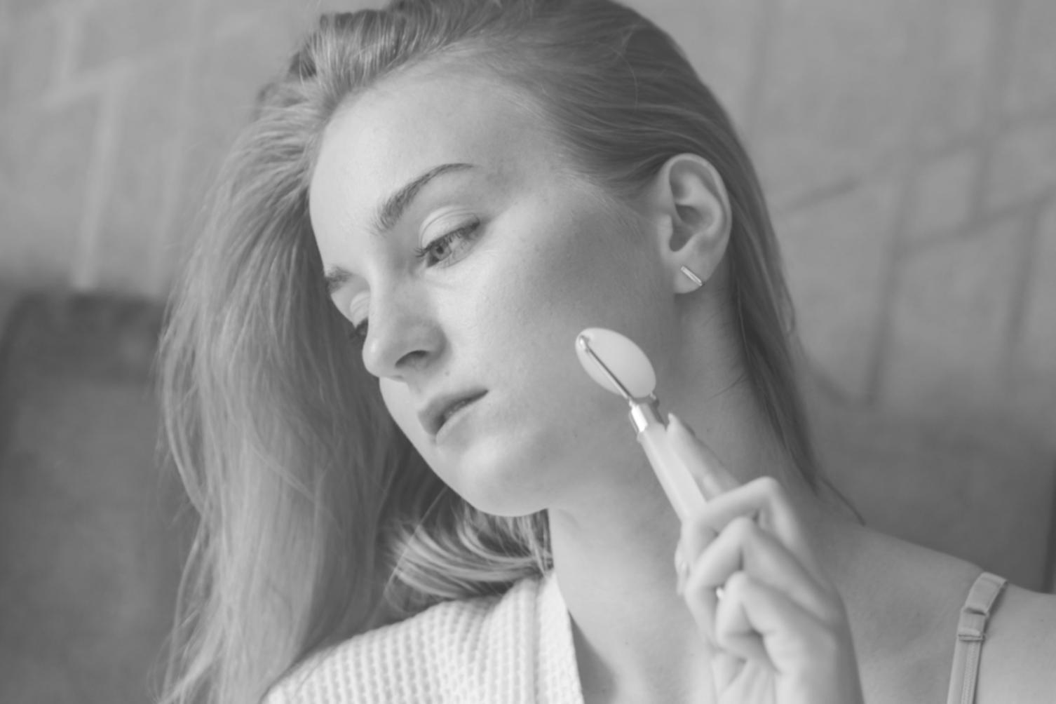 Професійні консультації з модних трендів та навчальних програм у сфері краси